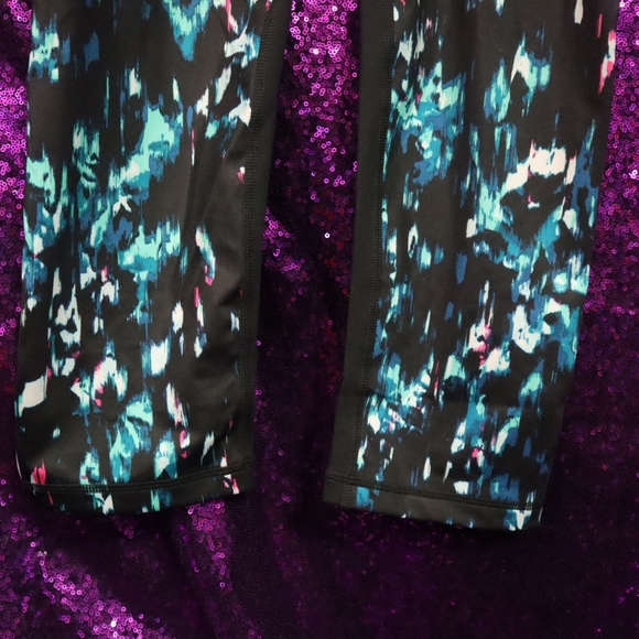 BLACKOUT LEGGINGS S Gapfit Blue Pink Watercolor Activewear Fitness Running Yoga - Picture 6 of 8